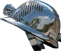 Каска - скульптура абстрактная скульптура из нержавеющей стали на заказ — Карабаш  